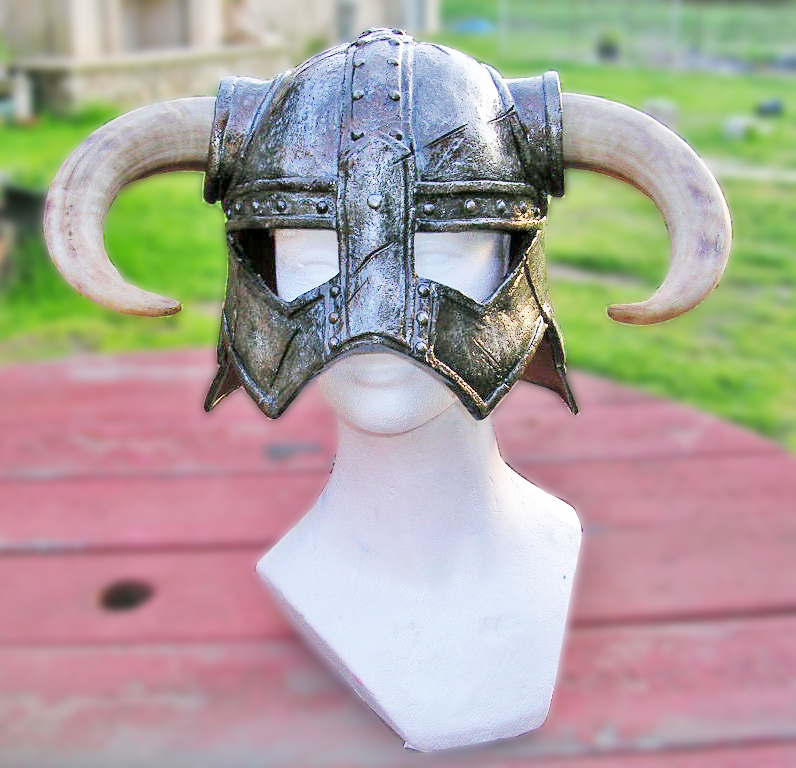 Skyrim Horned Iron Helmet Dovahkiin